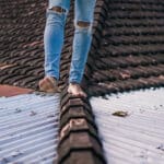 comment marcher sur un toit sans casser les tuiles