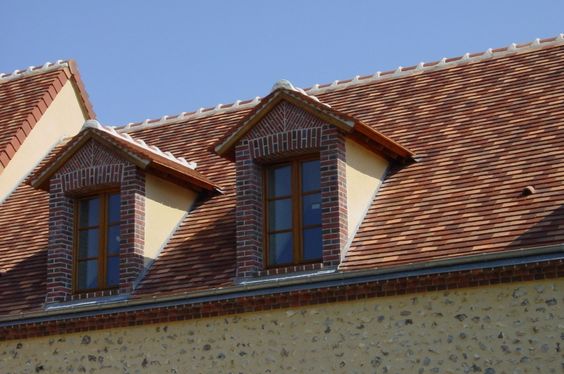 Rénovation d'une toiture avec des tuiles plates panachées